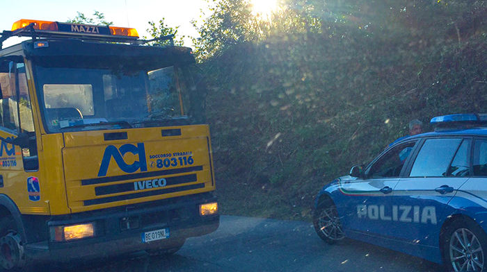 Incidente tra due auto, tanti danni ma fortunatamente nessun ferito