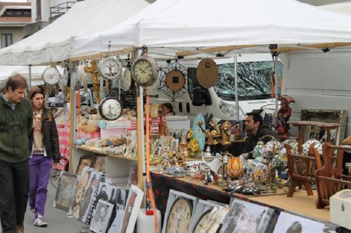 Domenica mercatino degli hobbisti con dimostrazioni sul posto
