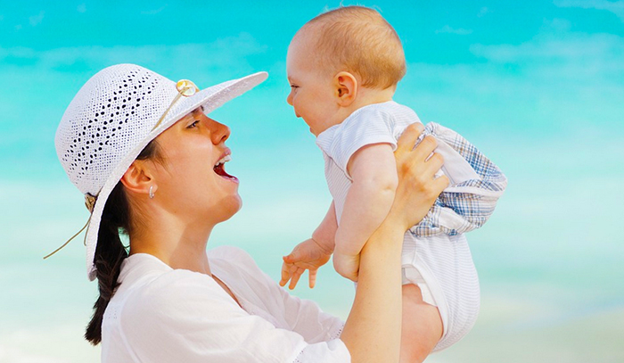 Ad Arona la campagna per i locali pubblici "mamma-friendly", per allattare e cambiar pannolini