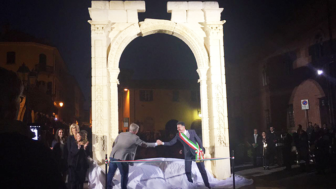 Gran finale a sorpresa per l'Arco di Palmira - video