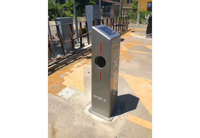 Posate le colonnine per la ricarica delle auto elettriche