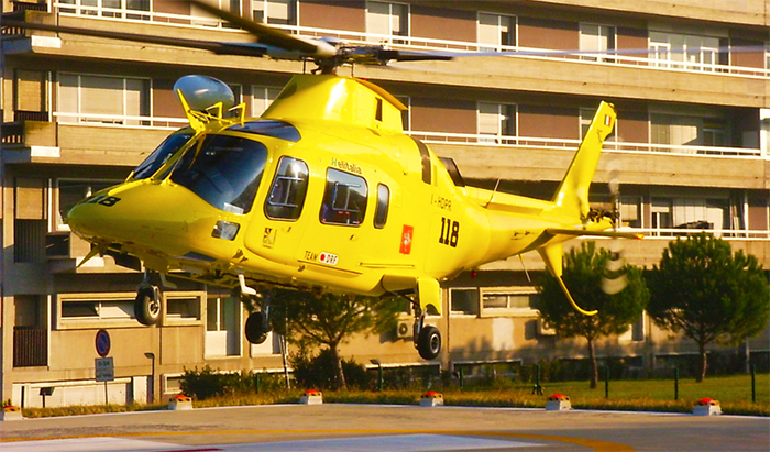 Schianto in moto sul lungolago: grave un diciannovenne