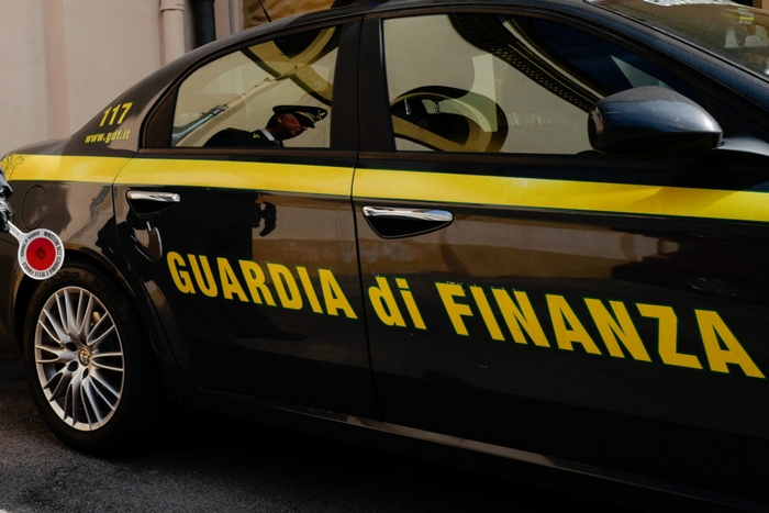 Frode fiscale nella grande distribuzione, perquisizioni anche nel Novarese