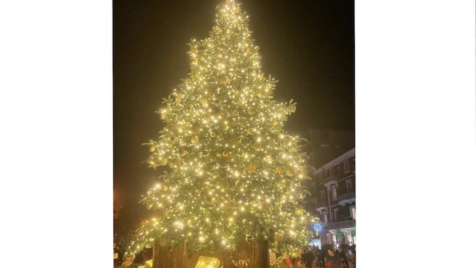 Arona, il 25 novembre accensione dell'albero di Natale e delle luminarie