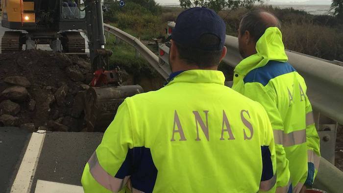  Arona: modifiche alla viabilità sulla SS33 per completare il ripristino del tratto crollato