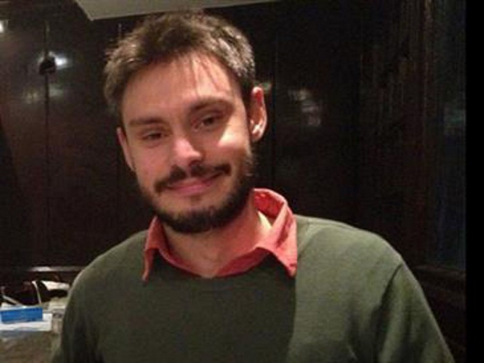 Massino Visconti chiede verità per Regeni e lo scrive sul nuovo display