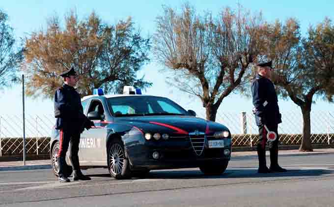 Fermato vicino al casello dell'autostrada con 80 grammi di marjuana divisa in dosi