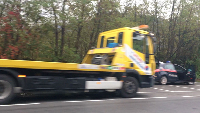 Oleggio: auto si ribalta nei pressi del ponte di ferro sul Ticino. Nessun ferito