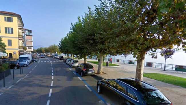 Arona lungolago macchina