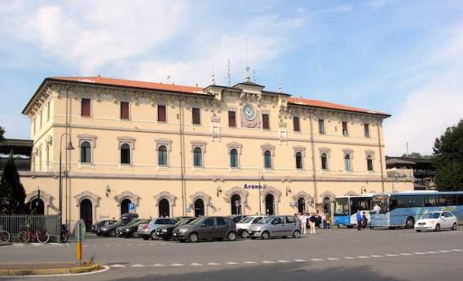 Arona foto stazione