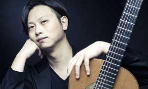 Il chitarrista Io Yamada