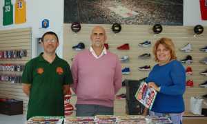 Mauro Lucchi responsabile tecnico Camp Dario Paracchini presidente Arona Basket e Renata Mariotti responsabile organizzativo Camp