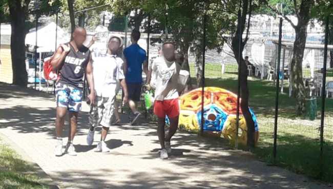 africani spiaggia arona