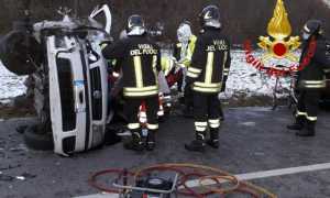 auto ribaltata sesto due