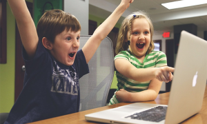 bambini gioia computer