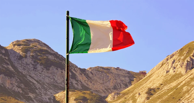 bandiera pennone italia montagne