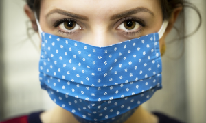 covid faccia donna blu