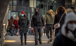 covid gente marciapiede