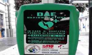 defibrillatore palo