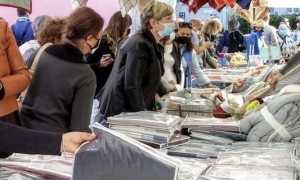 dettaglio shopping bancarella