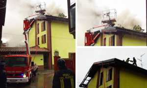 incendio tetto vigili fuoco