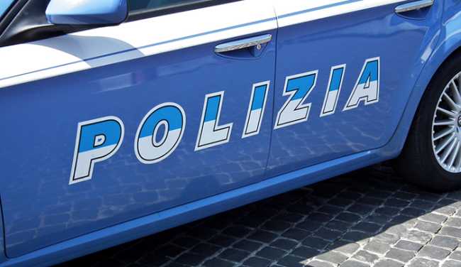 polizia scritta portiera 700