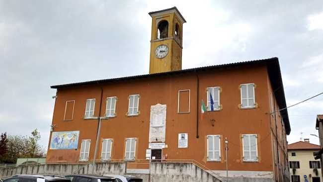 pombia scuola elementare foto