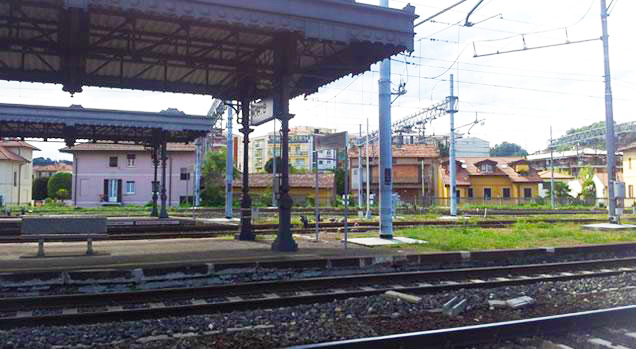 Arona stazione binari