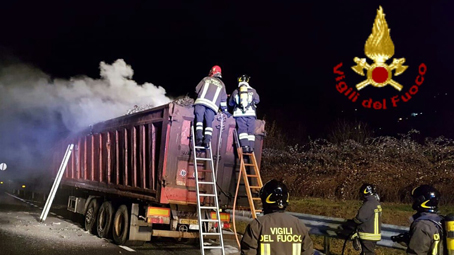 incendio rimorchio a26