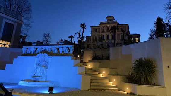 fontana villa cantoni blu