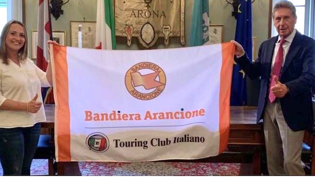 arona bandiera arancione