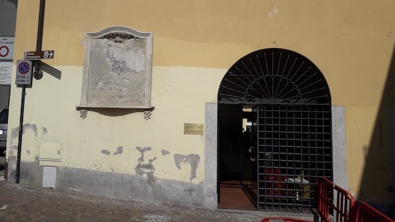 arona biblioteca ingresso