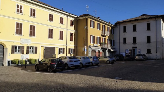 borgo ticino piazza 